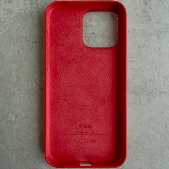 iPhone 15 Pro Max Silicone Case with MagSafe – Guava - Picture 4 of 8